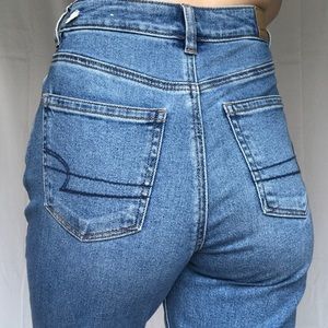 medium wash american eagle stretchy mom jeans